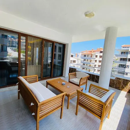 Merkezde 3+1 Deniz Manzarali Genis Apartment *