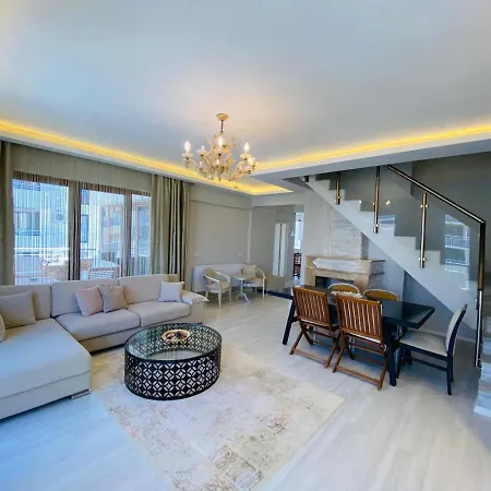 Merkezde 3+1 Deniz Manzarali Genis Apartment